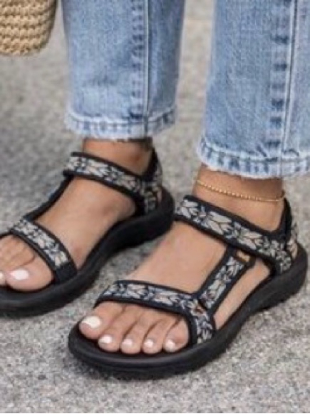 Teva Hurricane 4 Outdoor Sport Sandal in Hazel Black Women’s Size 8